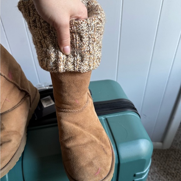 Uggs - Picture 3 of 7